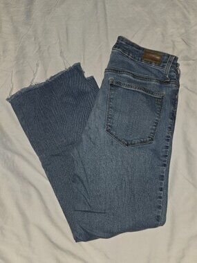 Crown and Ivy Crop Frayed Jeans Womens 8